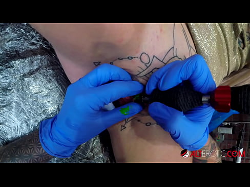 ❤️ Sully Savage, o bunăciune extrem de tatuată, și-a făcut un tatuaj pe clitorisul ei ️❌  at porn ro.studiya-lpg-massazha-na-metro-vodnyj-stadion.ru ❤